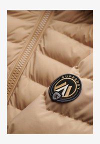 Seleccionado, shaker beige