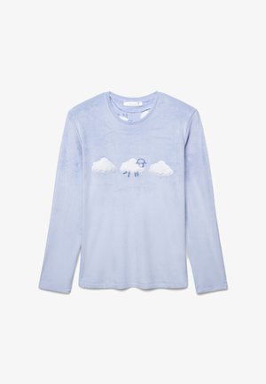 Camicia a maniche lunghe di colore azzurro chiaro, realizzata in tessuto morbido, con nuvole ricamate e una pecora al centro. Collo rotondo e vestibilità regolare.