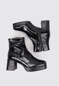 Sandra Fontán Botines con plataforma - black