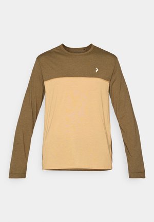 Camisola de manga longa para homem, bicolor em bege e verde-oliva, com pequeno logo no peito, apresentada sobre fundo branco.