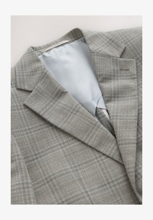 Blazer a quadri grigio con rever a intaglio, caratterizzato da una trama sottile e fodera azzurro chiaro. Include un bottone singolo e dettaglio con tasca.