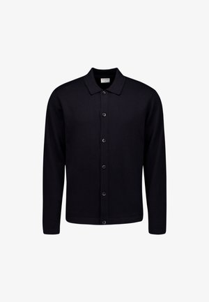 Zwarte knopen-up cardigan van zachte stof, met een kraag, lange mouwen en een rechte zoom met zes knopen aan de voorkant.