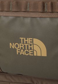 The North Face BASE CAMP DAYPACK UNISEX - Nahrbtnik - new taupe green/smokey brown/utility brown