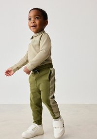 Baker by Ted Baker JOGGERS SET REGULAR FIT - Pikkade varrukatega topp - khaki green