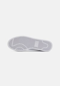 EA7 Emporio Armani UNISEX - Tenisice - white