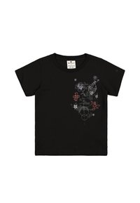 Camiseta de algodón negra con mangas cortas que presenta un diseño gráfico de rosas, estrellas y formas abstractas en rojo y blanco, centrado en el frente.