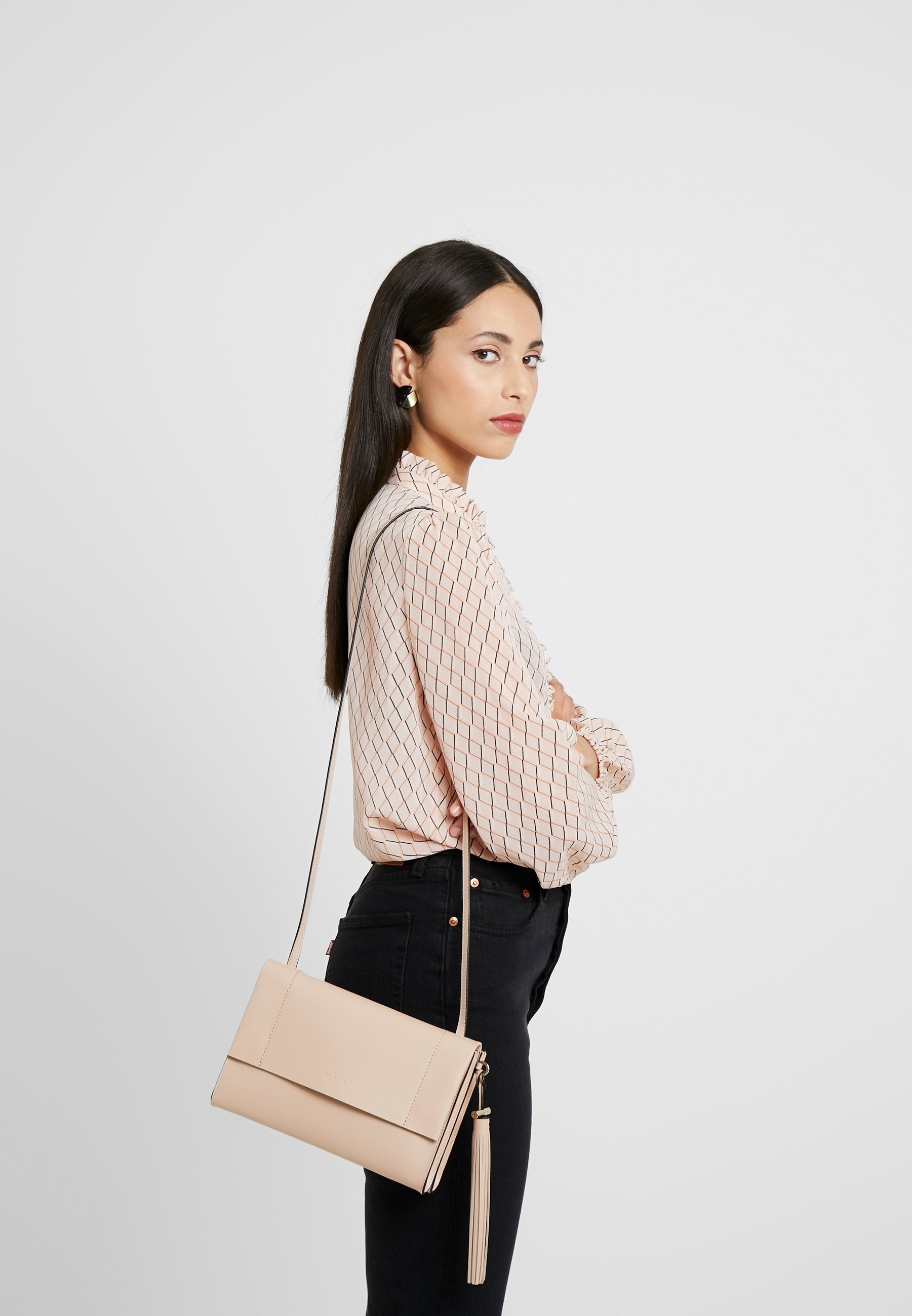Ted Baker NATALEI Skulderveske taupe Zalando.no Ted Baker NATALEI Skulderveske taupe Zalando.no