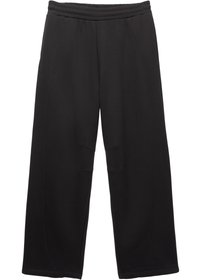 Zwarte wijde broek met elastische tailleband en subtiele naaddetails aan de voorkant en knieën, gemaakt van soepel materiaal.