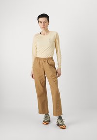 Patagonia DAILY GRAPHIC LANDS - Ilgarankovis viršutinės dalies drabužis - sandy melon