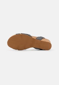 Bullboxer Sandaletter med kilklack - black