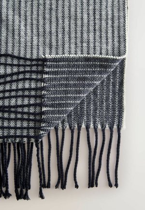 Tkanina woskowa w wzór jodełki w odcieniach szaro-granatowych, z frędzlami na krawędziach i różnorodnymi fakturami po obu stronach.