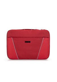 Bolsa de portátil roja con una superficie de tela suave, que presenta un diseño minimalista y un bolsillo frontal con acentos reflectantes para mayor visibilidad.