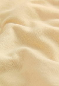 Neizbrano, butter yellow