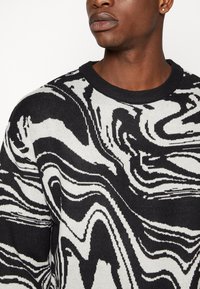 Jack & Jones JORMARBLE CREW NECK - Trui - black