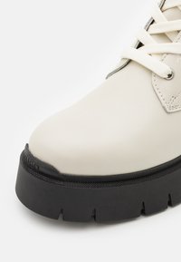 HUGO Stivaletti con plateau - off-white