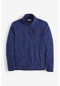 Blauer Fleece-Pullover mit Viertel-Reißverschluss, Brusttaschenreißverschluss, zwei Seitentaschen und kleinem roten Rehbock-Logo auf der linken Brust.