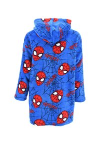 Accappatoio in pile blu con cappuccio, decorato con volti rossi di Spider-Man e motivi a ragnatela. Maniche lunghe e texture morbida.