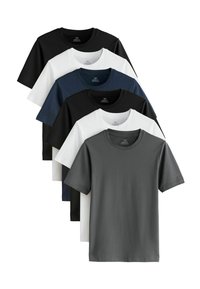 Komplekts ar sešām T-kreklām ar īsām piedurknēm melnā, baltā, tumši zilā un pelēkā krāsā. Izgatavots no kokvilnas, ar apaļu apkakli un standarta piegriezumu. Gluda tekstūra.