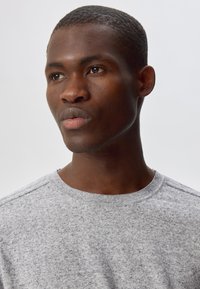 Selected Homme SLHBERG CREW NECK - Športni pulover - light grey melange