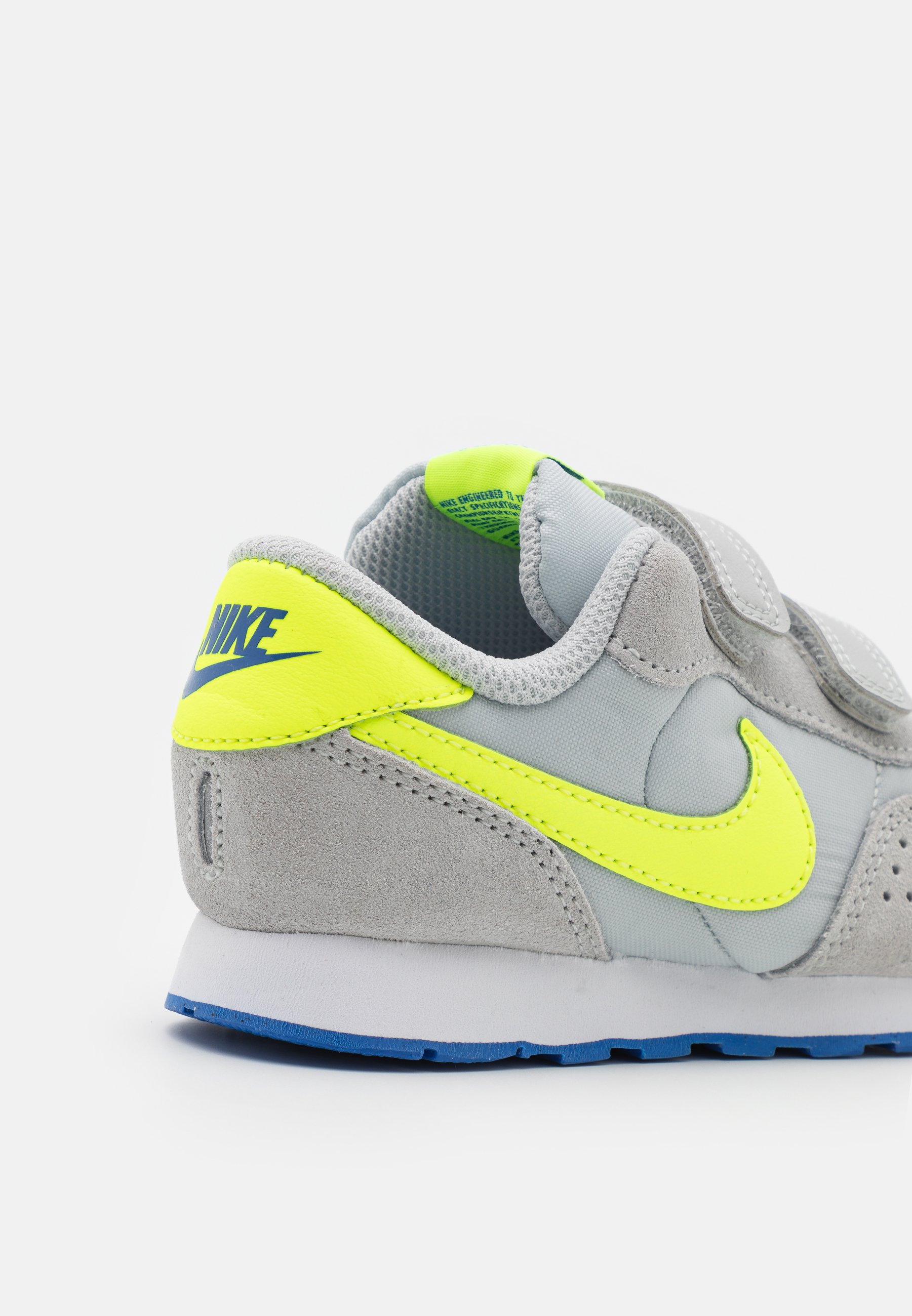 nike sportswear md valiant unisex