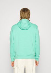 Nike Sportswear SPORTSWEAR CLUB FLEECE - Sweatshirt com capuz - light menta/white