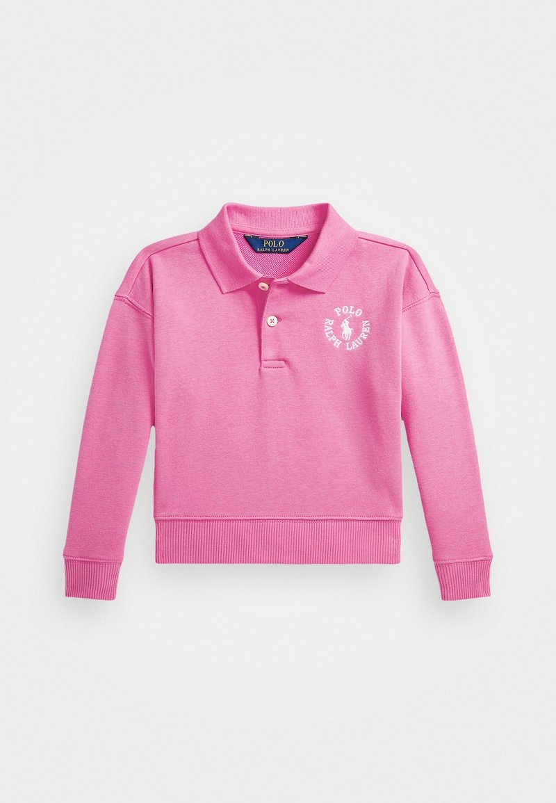 Polo rose à manches longues avec col, patte à deux boutons, poignets et ourlet côtelés, arborant le logo Polo Ralph Lauren blanc sur la poitrine.