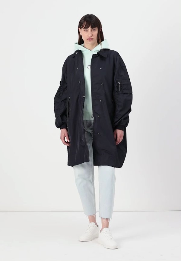 LAURYN - Trenchcoat4