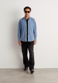 Thumbnail Image 2