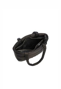 Bolso tote negro, acolchado y de textura suave, con dos asas y cierre de cremallera. El interior está forrado con tela negra.