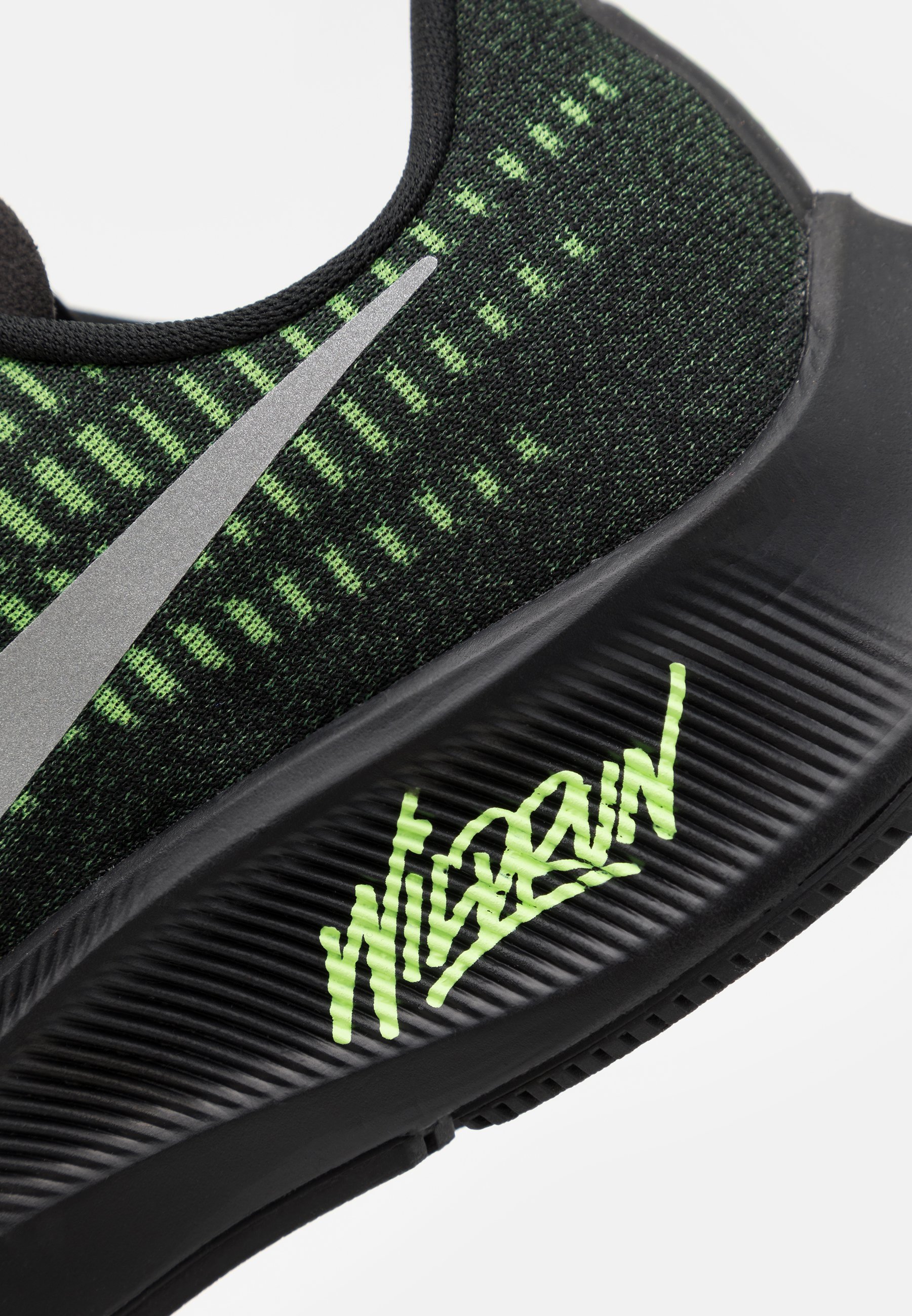 Nike Performance AIR ZOOM PEGASUS 37 - Hardloopschoenen neutraal -  black/reflect silver/ghost green/Zwart - Zalando.nl