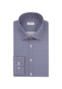 Pánská košile s modro-bílým geometrickým diamantovým vzorem, s knoflíkovými manžetami a rozepnutým límcem, pečlivě složená.