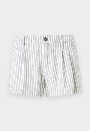 Pantaloni corti a righe in grigio chiaro e bianco, dotati di chiusura con bottone, pieghe sul davanti e un tessuto morbido e testurizzato.