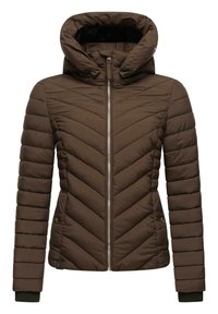 Brązowa puchowa kurtka z wzorem w zygzak, kapturem, zamkiem z przodu i ściągaczami na rękawach. Materiał jest gładki i ocieplający.