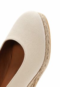 Derimod Escarpins à plateforme - beige