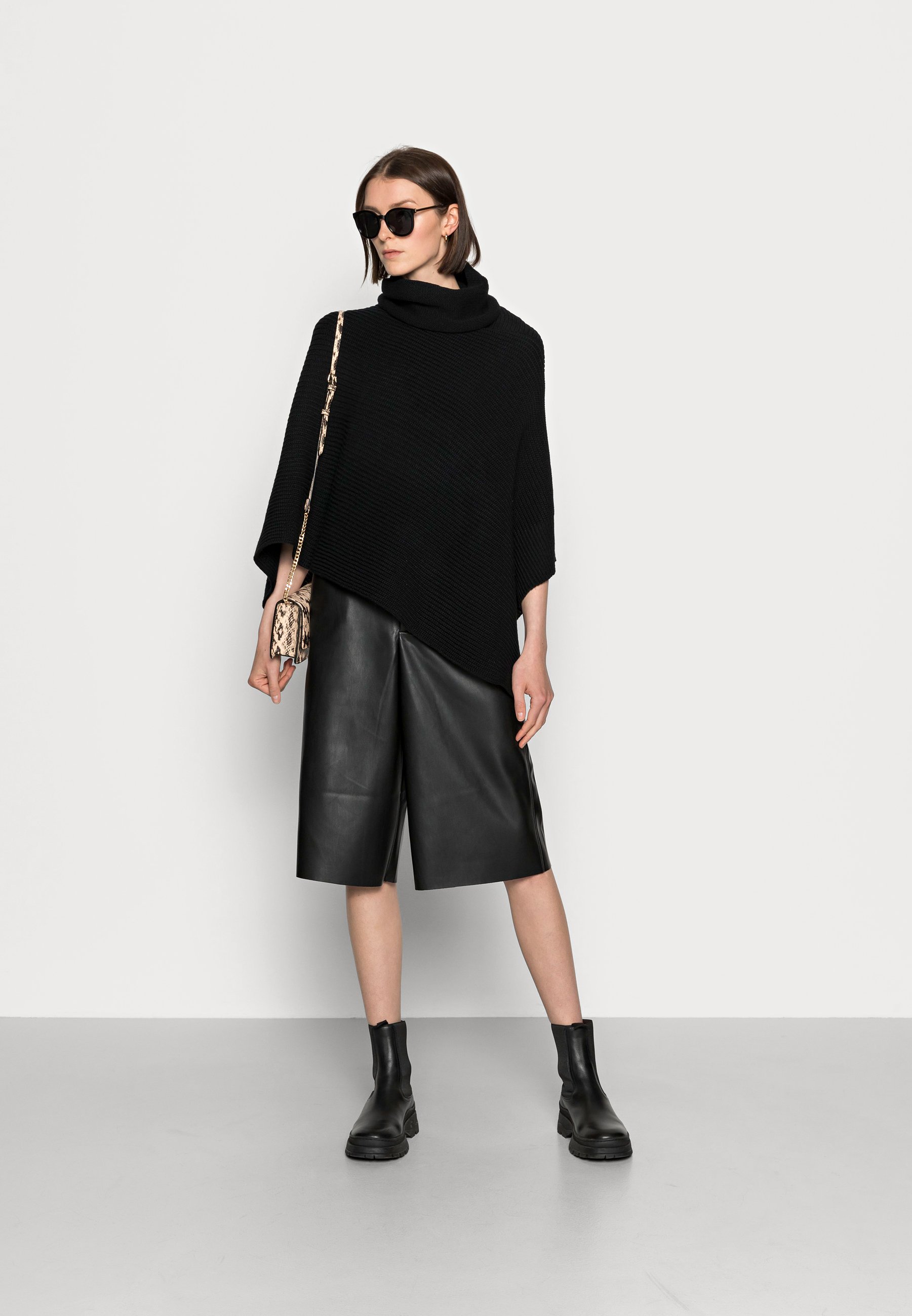 Women Cape Women Cape