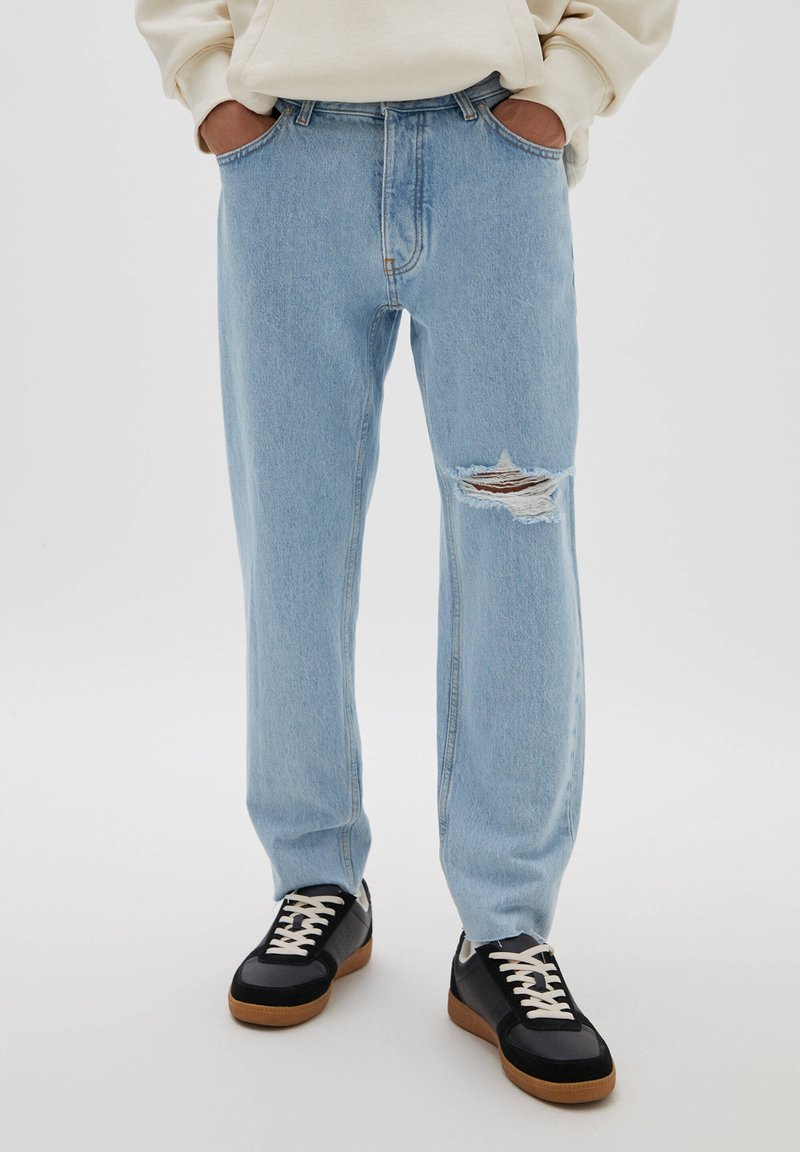 Herren Skinny Fit | PULL&BEAR STANDARD-FIT-JEANS MIT ZIERRISSEN AN DEN HOSENBEINEN Jeans Straight Leg royal blue/royal - VY83591 Herren Skinny Fit | PULL&BEAR STANDARD-FIT-JEANS MIT ZIERRISSEN AN DEN HOSENBEINEN Jeans Straight Leg royal blue/royal - VY83591