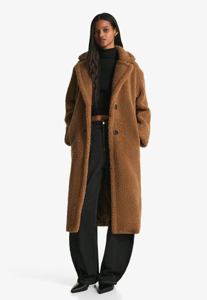 Bershka Mantel - brown