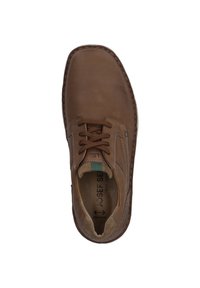 Bruineleren schoen met ronde neus, vetersluiting en contrasterende stiksels. Heeft een gevoerde binnenzool en een gestructureerde buitenzool.