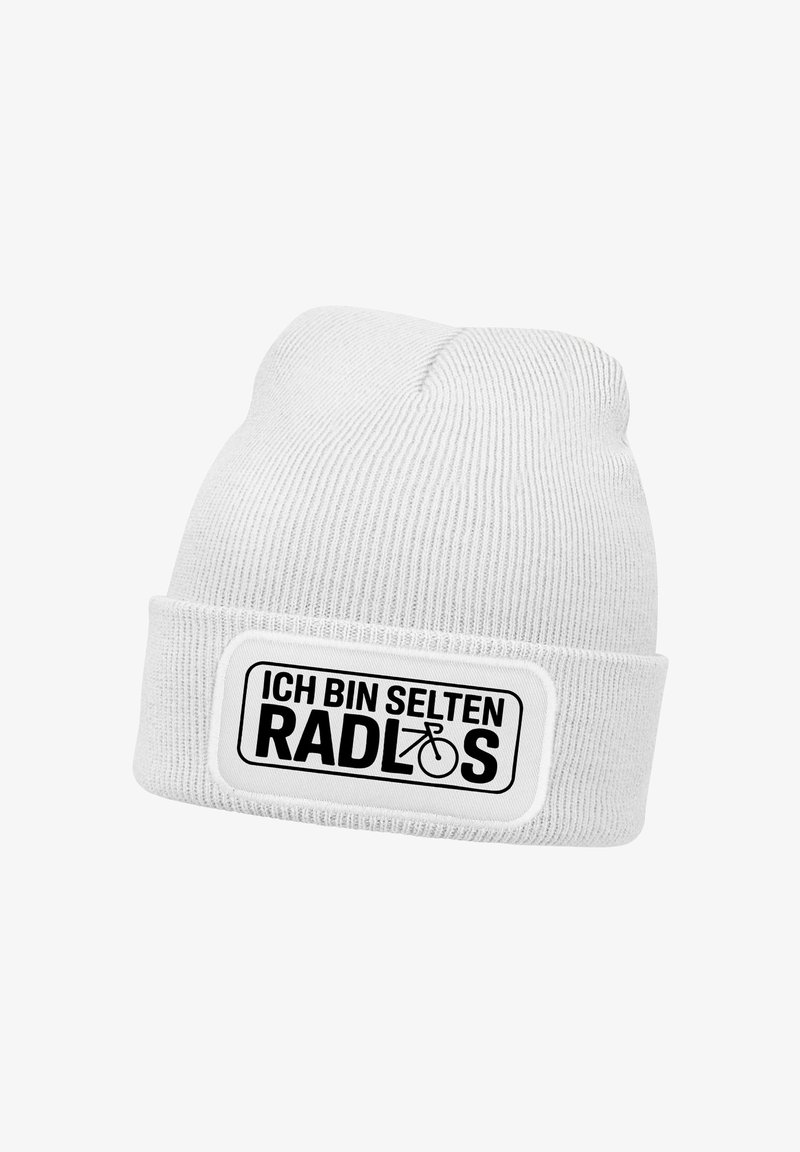 White knitted beanie hat featuring a ribbed texture. A rectangular patch displays "ICH BIN SELTEN RADLOS" in bold black lettering and a bicycle icon.