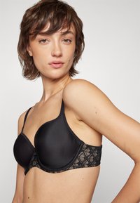 Chantelle COVERING SPACER BRA - Modrček s kostjo - black