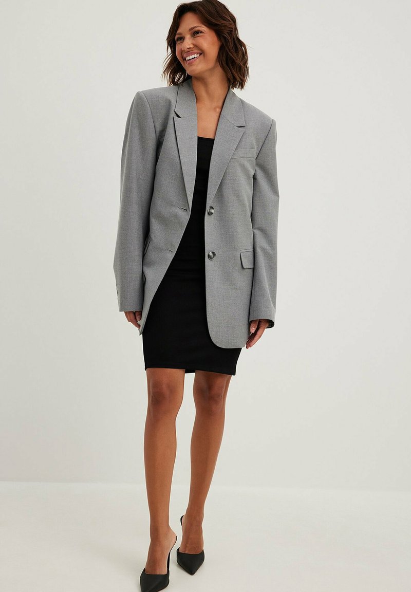 NA-KD Etui-jurk zwart