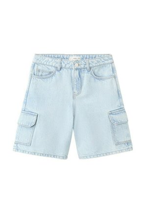 Shorts cargo en denim bleu clair avec passants pour ceinture, fermeture à bouton et glissière, poches avant et poches à rabat latérales.