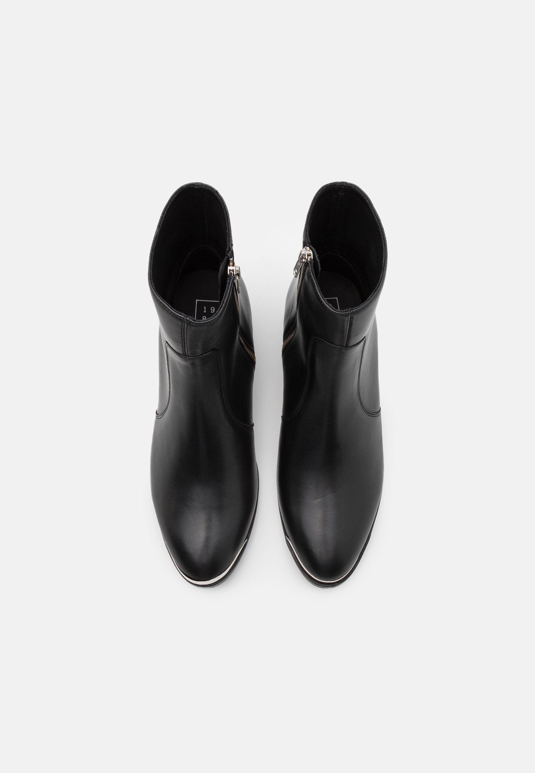 everyday black boots