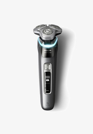 Rasoio elettrico Philips i9000 Prestige, caratterizzato da un design elegante in nero, tre teste di rasatura circolari, pannello di controllo illuminato e impugnatura ergonomica.
