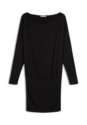 Hosszú ujjú fekete ruha széles csónaknyakkal és testhezálló derékkal, térdig érő, puha, rugalmas anyagból készült.