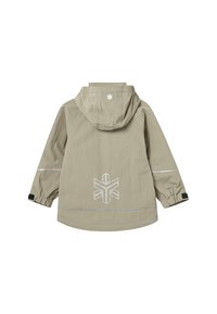 Beige waterdichte jas met een capuchon, elastische manchetten, reflecterende accenten en een geometrisch wit logo op de achterkant. Gladde textuur.