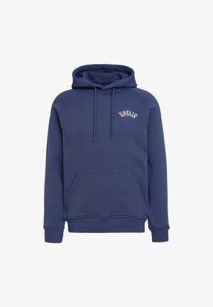 Granatowa bluza z kapturem z regulowanym sznurkiem, kieszenią z przodu i rękawami raglanowymi. Na piersi haftowane słowo "UNFAIR" na białym tle.