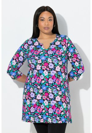 - Bluzka z długim rękawem