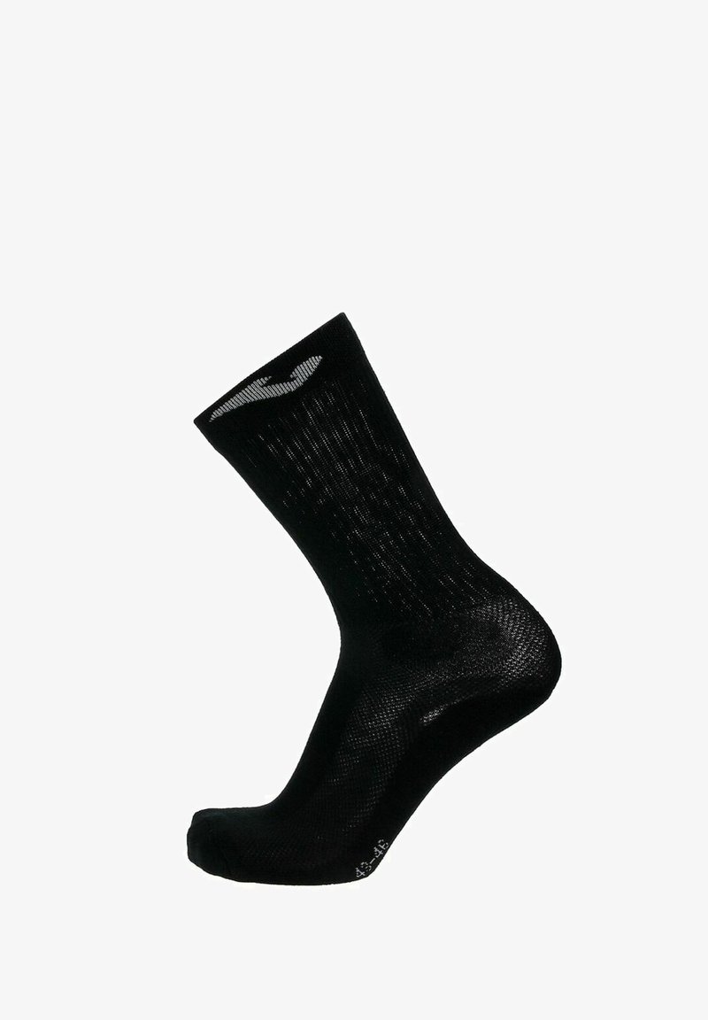 Calza sportiva nera con una texture a coste e un logo bianco sul bordo. Il design è di lunghezza media fino al polpaccio, con aree rinforzate sulla punta e sul tallone.