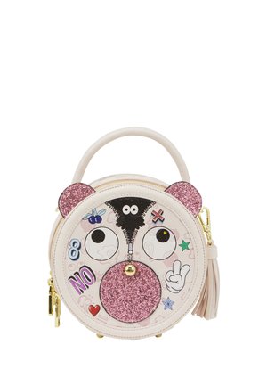 Runde beige Handtasche mit glitzernden pinkfarbenen Bärenohren und Nase, Comic-Augen, Reißverschlussdetail und bunten Aufnähern einschließlich Herz und Friedenszeichen.